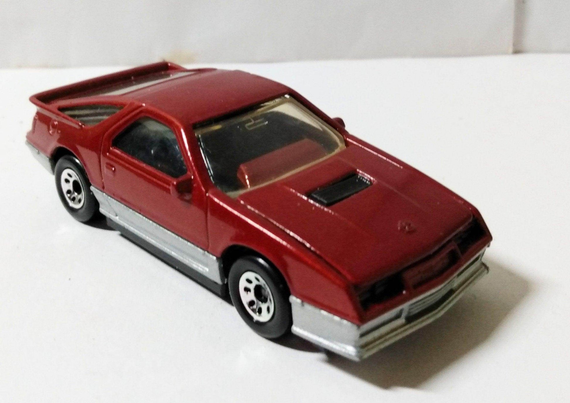 Matchbox no. 28 1984 Dodge Daytona Turbo Z England - TulipStuff
