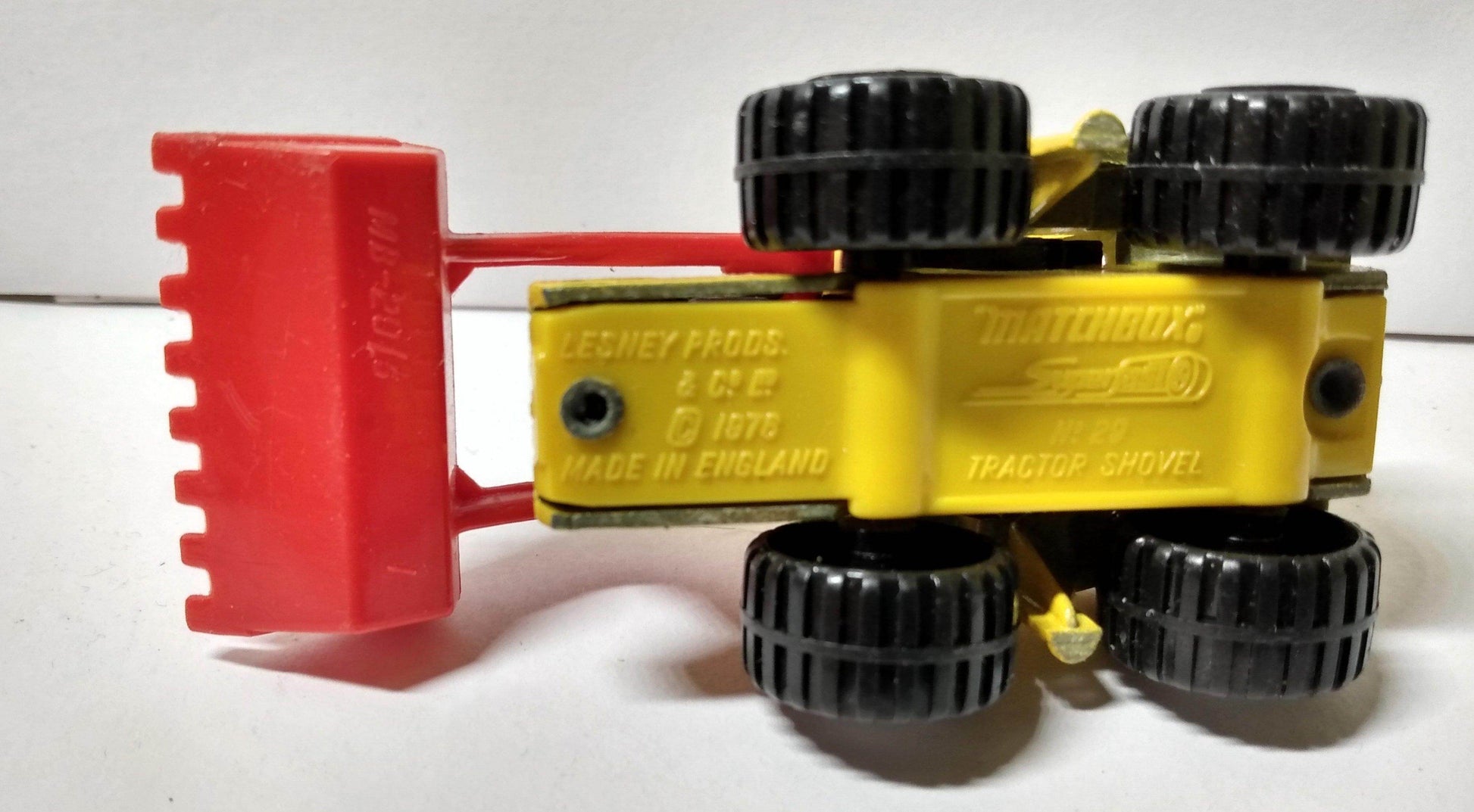 Lesney Matchbox no. 29 Tractor Shovel Superfast Made in England 1976 - TulipStuff