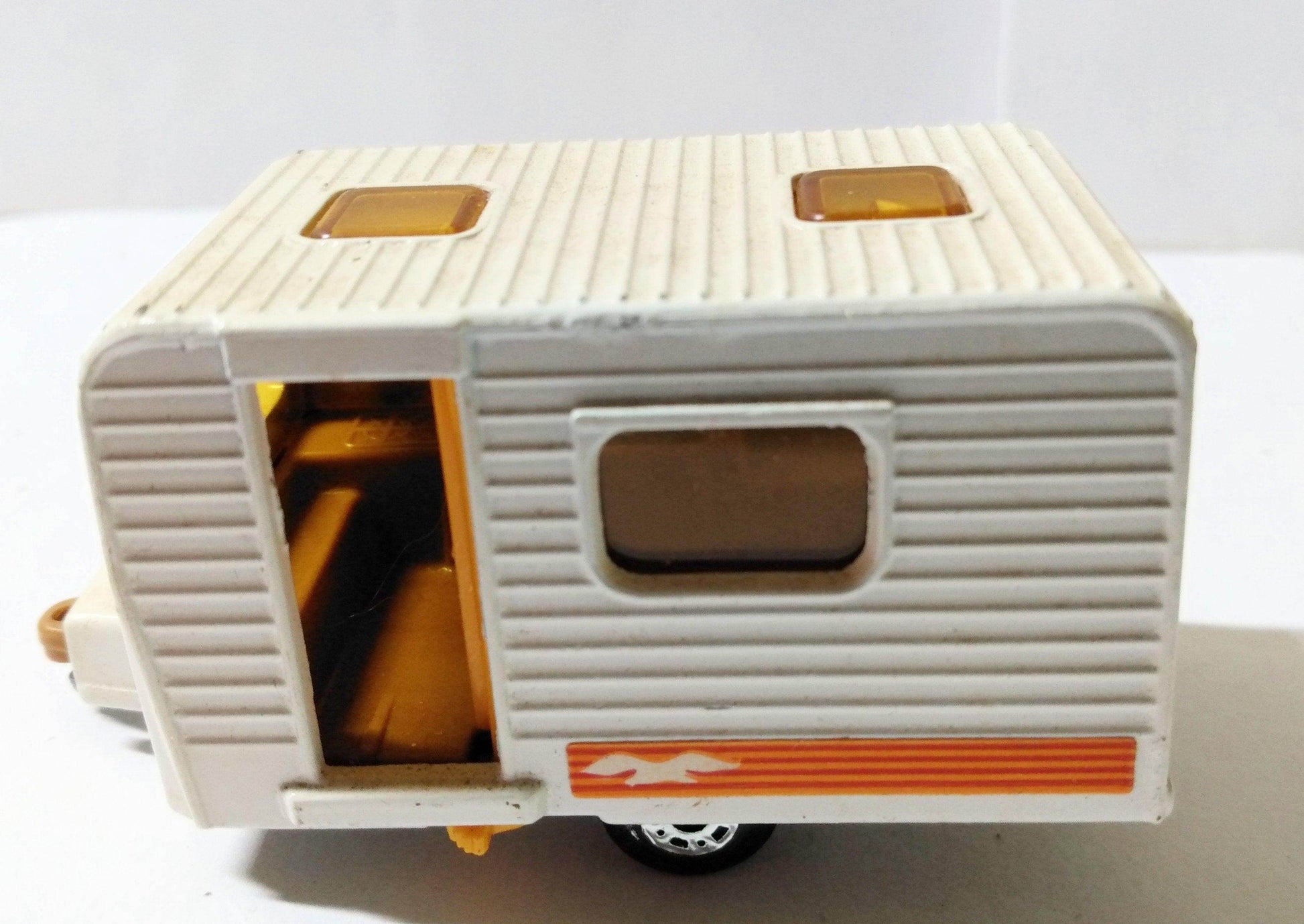 Matchbox 31 Caravan Travel Trailer RV Camper Superfast England 1977 - TulipStuff