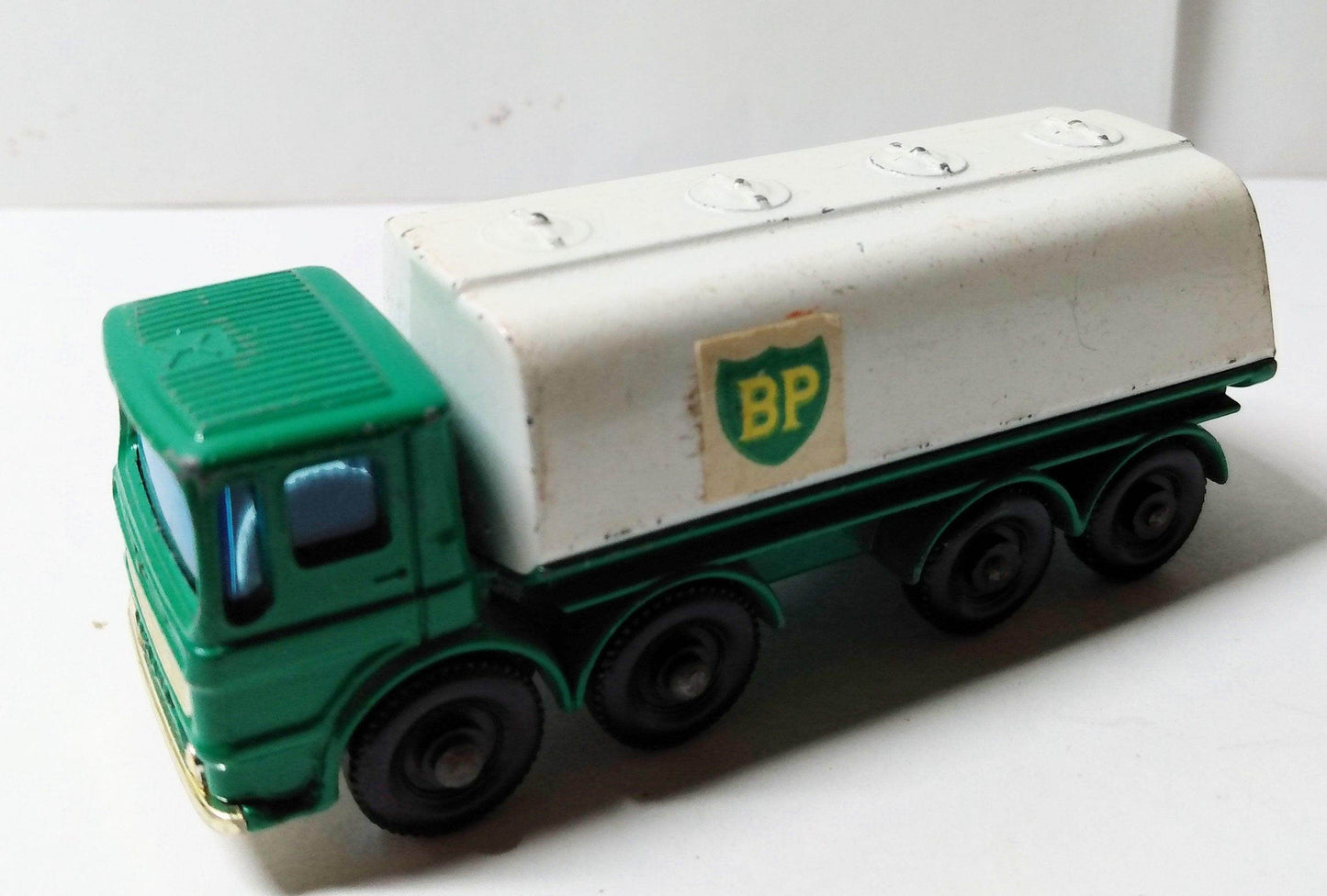 Lesney Matchbox 32 BP Leyland Petrol Tanker 1968 England - TulipStuff