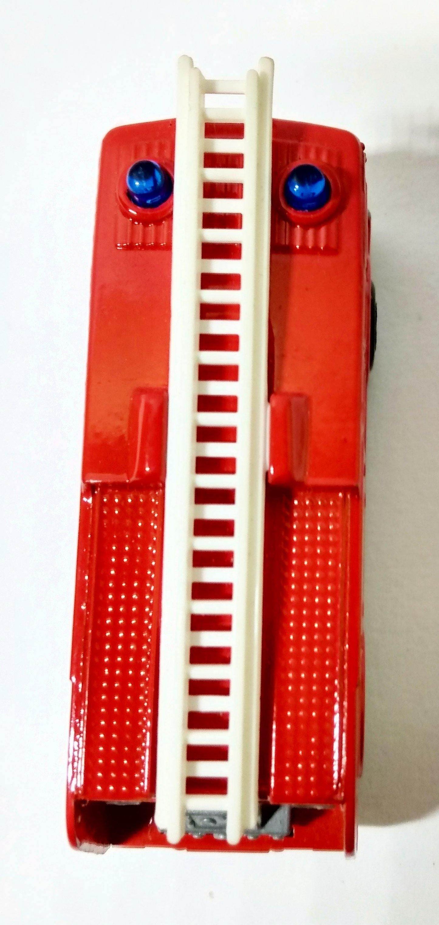 Lesney Matchbox No. 35 Merryweather Fire Engine Superfast England 1971 - TulipStuff