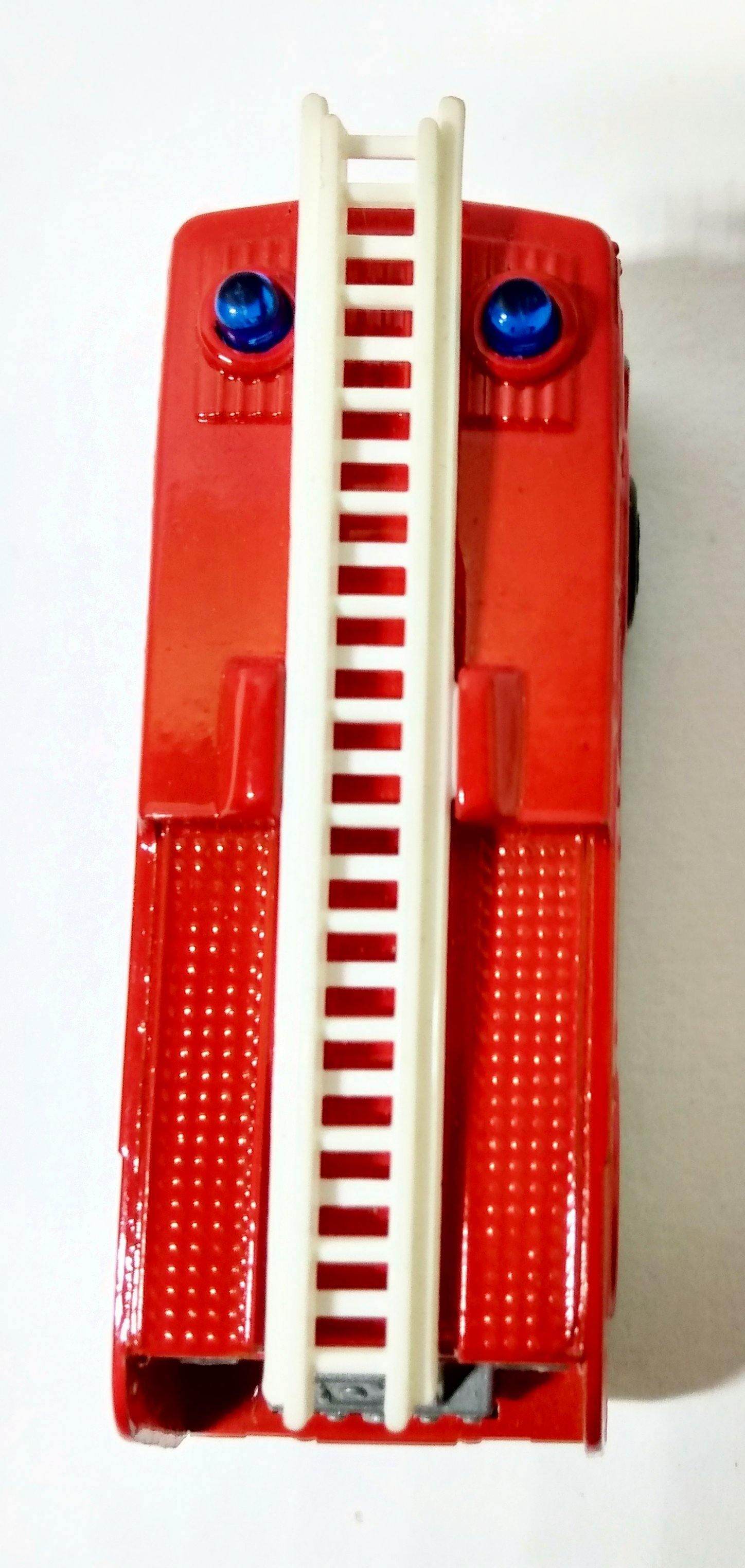 Lesney Matchbox No. 35 Merryweather Fire Engine Superfast England 1971 - TulipStuff