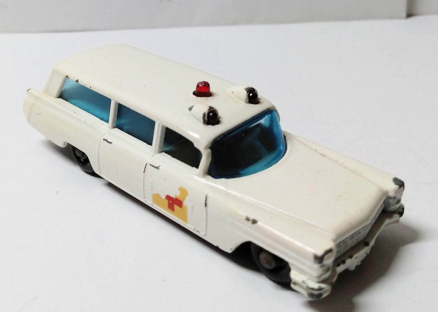 Lesney Matchbox 54 S&S Cadillac Ambulance 1965 England - TulipStuff