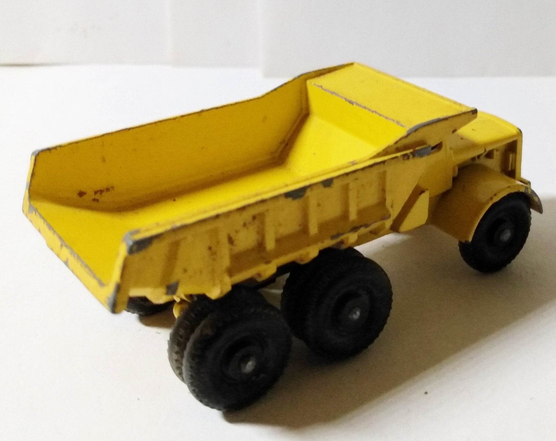Lesney Matchbox no. 6 Euclid Quarry Dump Truck England 1964 - TulipStuff