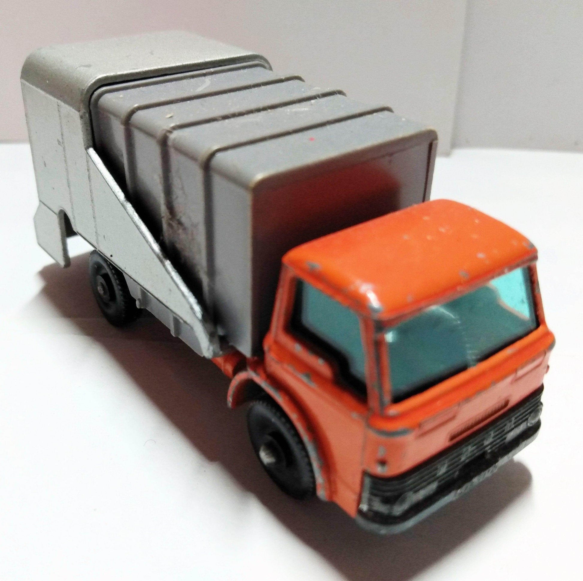 Lesney Matchbox No 7 Ford Refuse Garbage Truck 1966 England - TulipStuff