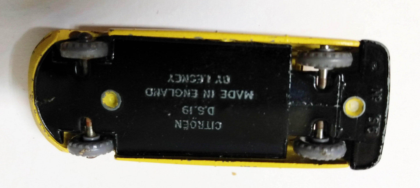 Lesney Matchbox No. 66 Citroen D.S. Made In England 1959 - TulipStuff