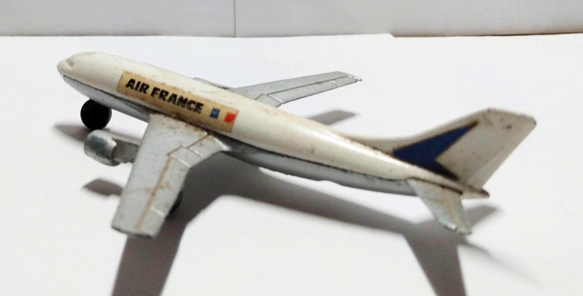 Lesney Matchbox Sky Busters SB3-A Air France Airbus A300B 1973 - TulipStuff