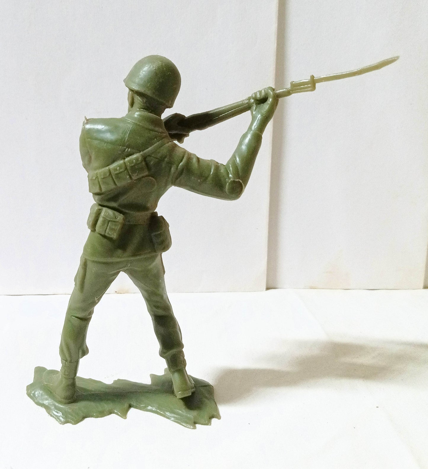 Plastic Toy Soldier Rifleman WWII USMC Marine 6 Inches Early 1970's - TulipStuff