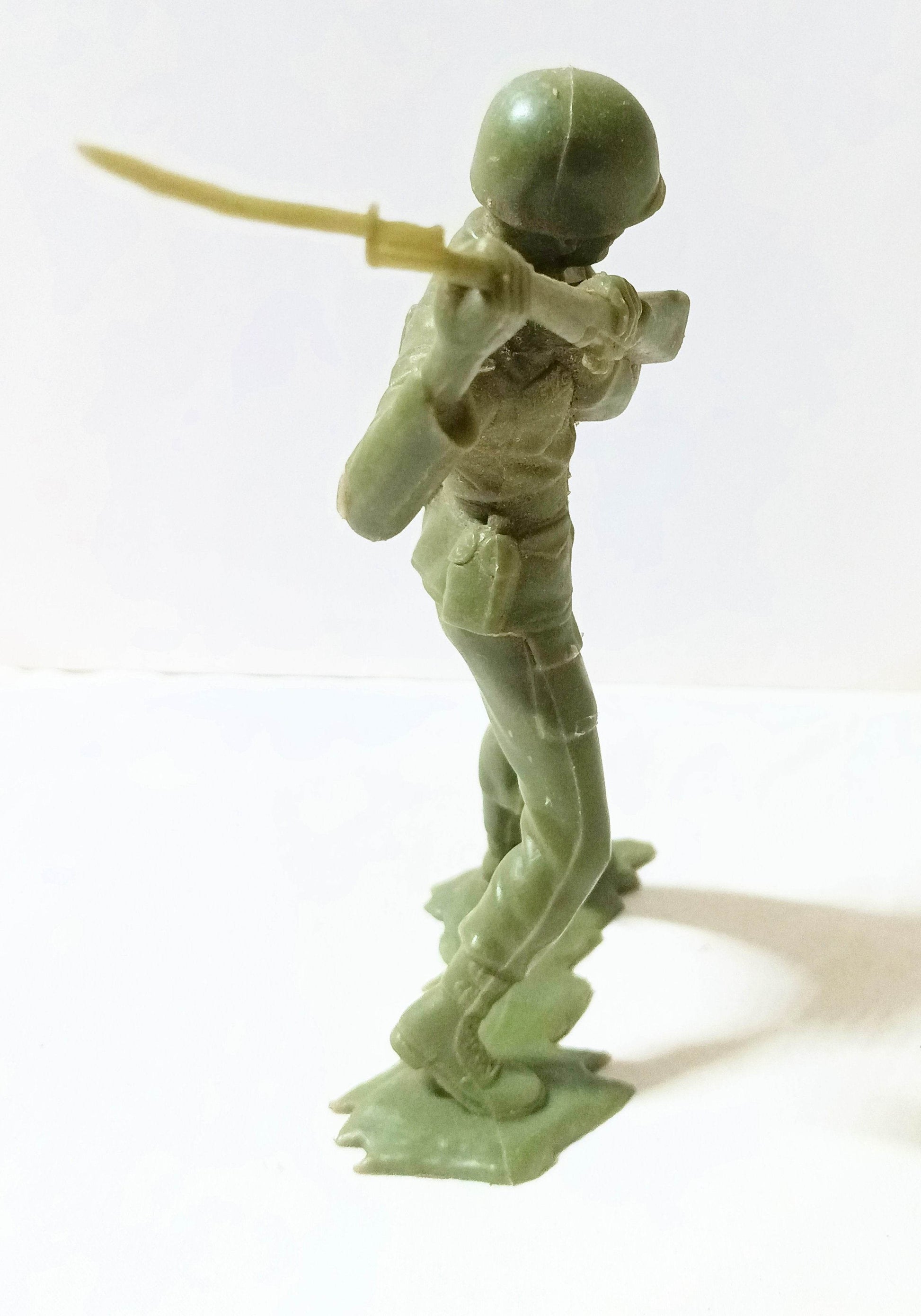 Plastic Toy Soldier Rifleman WWII USMC Marine 6 Inches Early 1970's - TulipStuff
