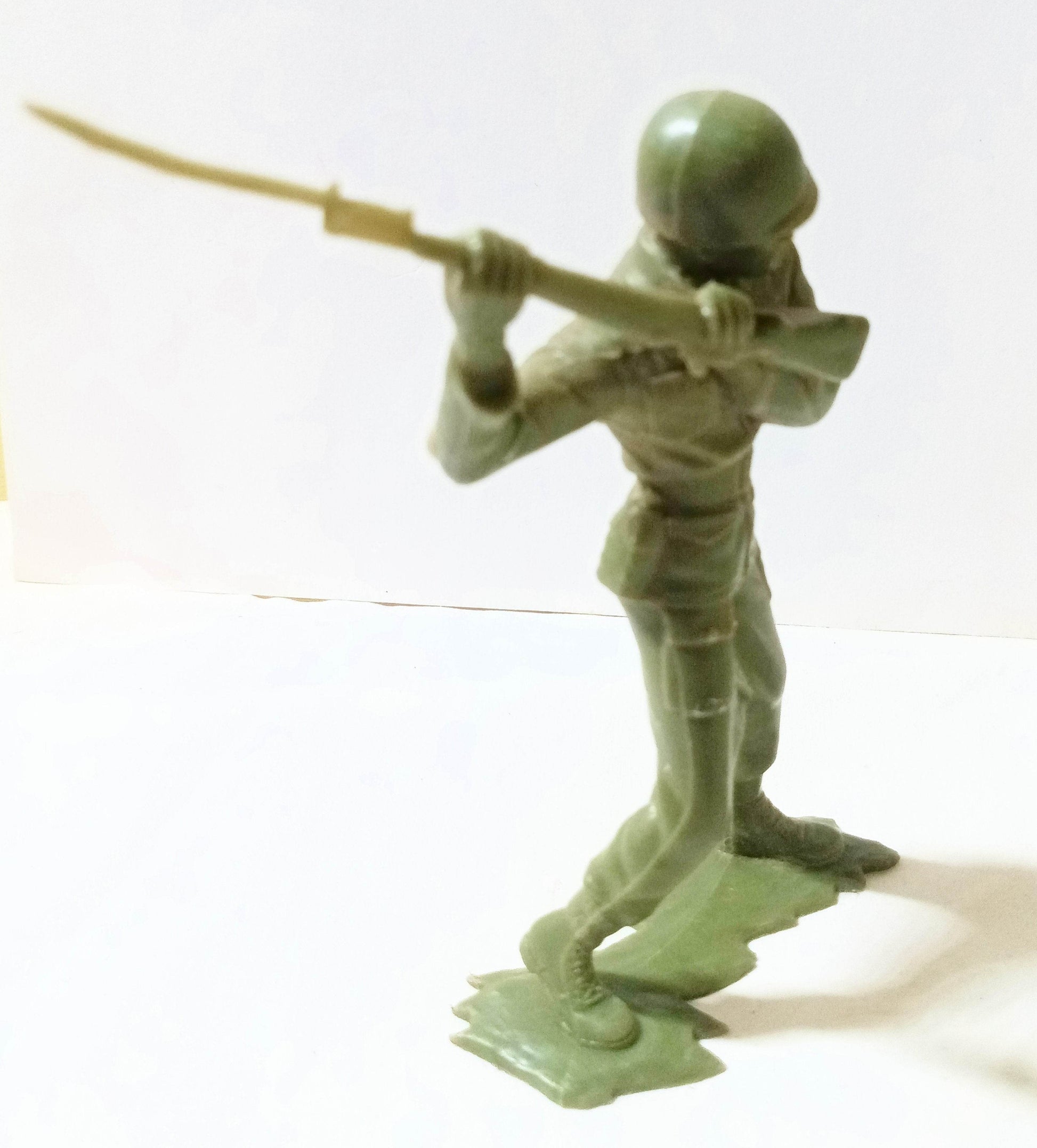 Plastic Toy Soldier Rifleman WWII USMC Marine 6 Inches Early 1970's - TulipStuff