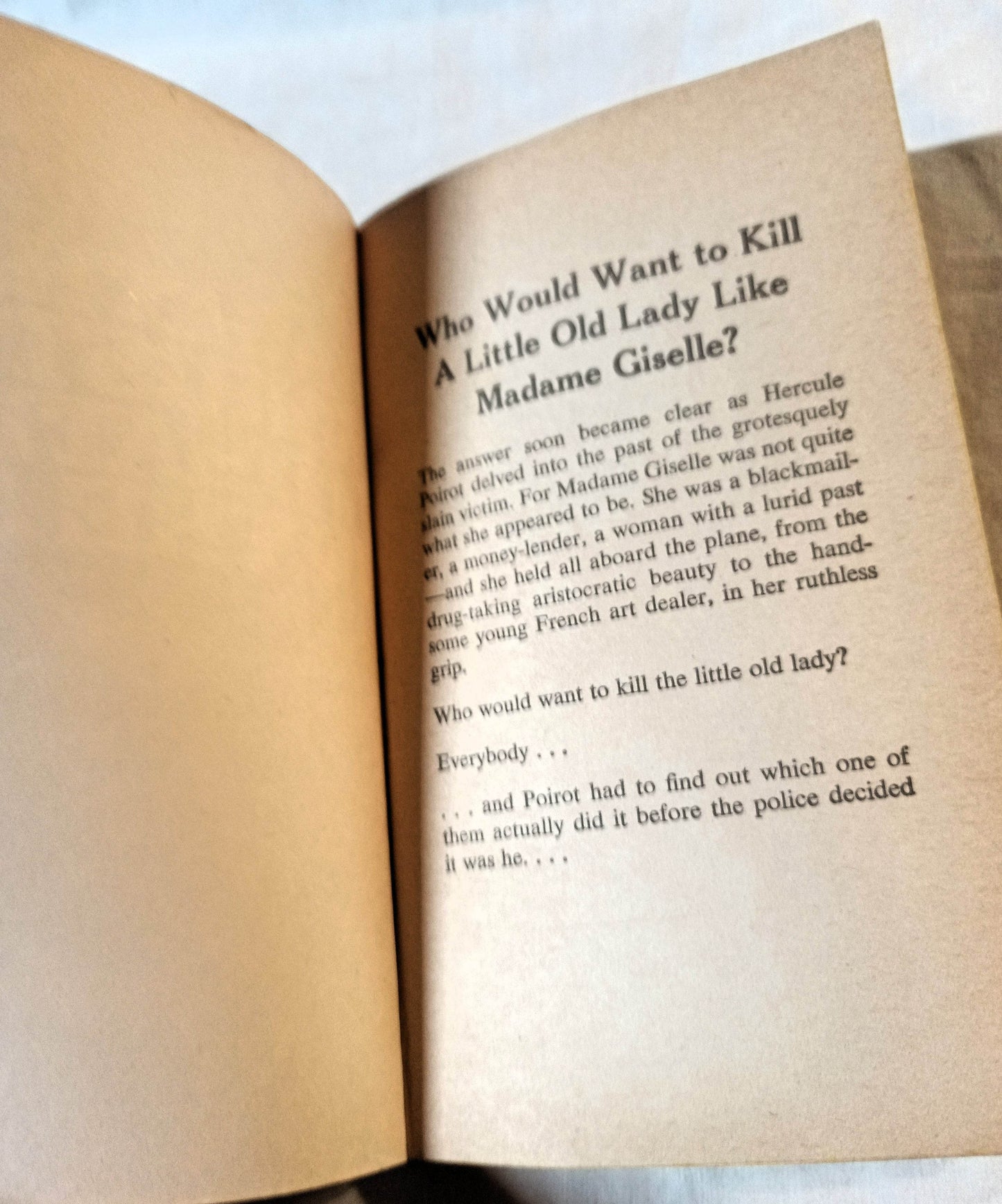 Agatha Christie Death In The Air Paperback Popular Library 1970's - TulipStuff