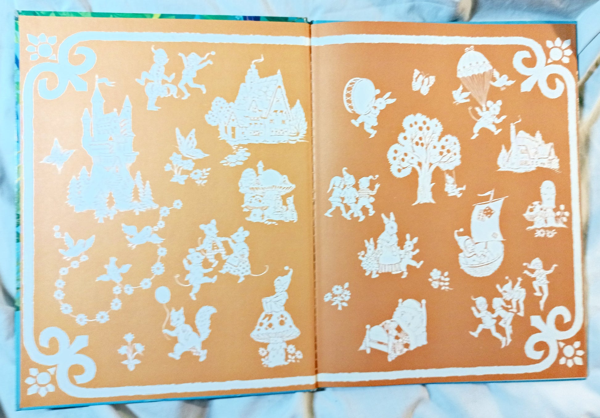 Animal Stories Mae Broadley World Distributers Playmore Hardcover 1969 - TulipStuff