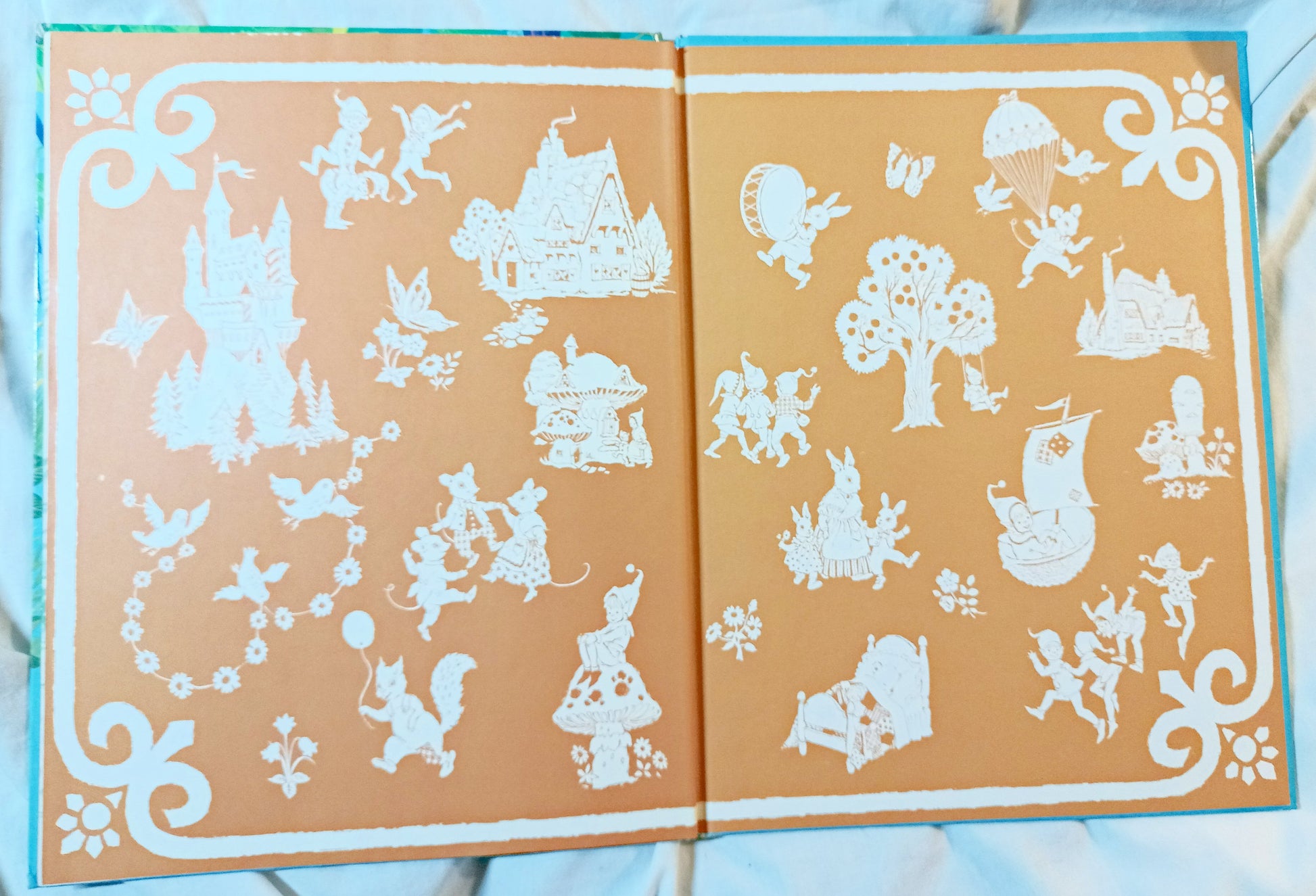 Animal Stories Mae Broadley World Distributers Playmore Hardcover 1969 - TulipStuff