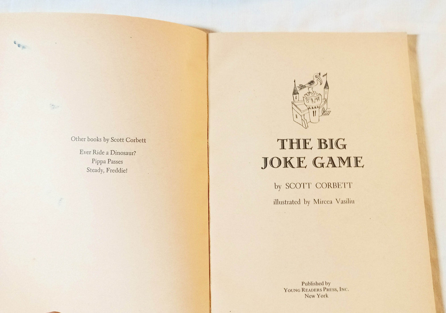 The Big Joke Game Scott Corbett Paperback First Printing 1973 - TulipStuff