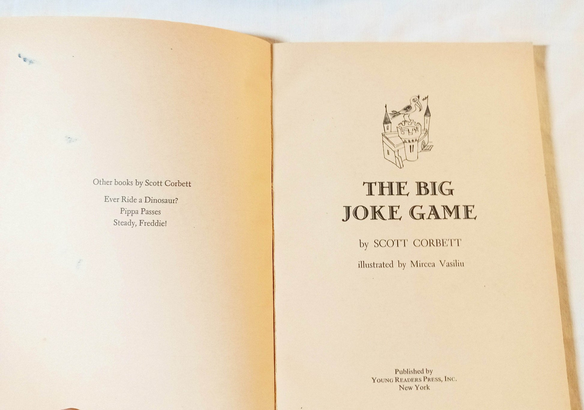 The Big Joke Game Scott Corbett Paperback First Printing 1973 - TulipStuff