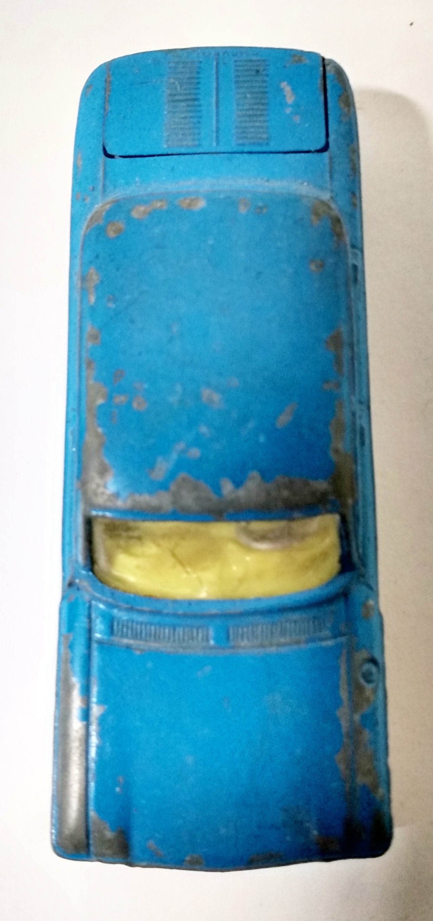 Corgi Toys 229 Chevrolet Corvair 4-Door Sedan 1961 Great Britain - TulipStuff