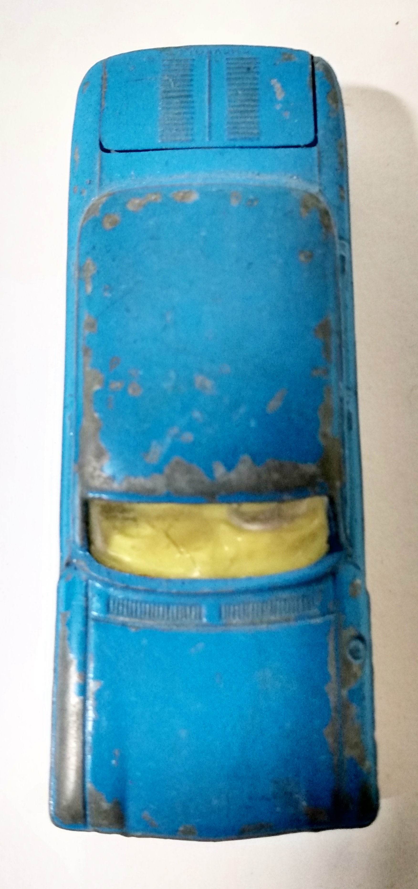 Corgi Toys 229 Chevrolet Corvair 4-Door Sedan 1961 Great Britain - TulipStuff