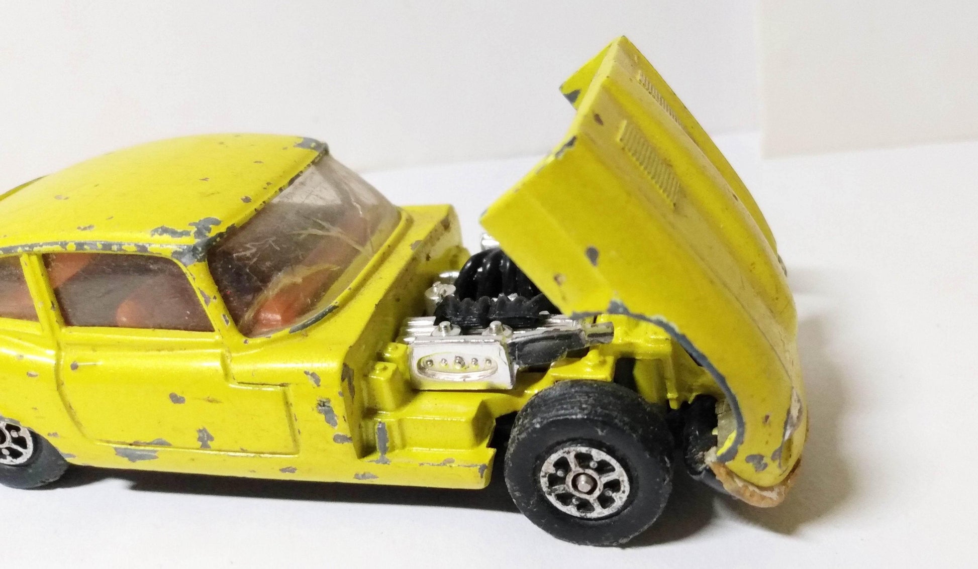 Corgi Toys 374 Jaguar E-Type 2+2 V12 Whizzwheels 1973 - TulipStuff