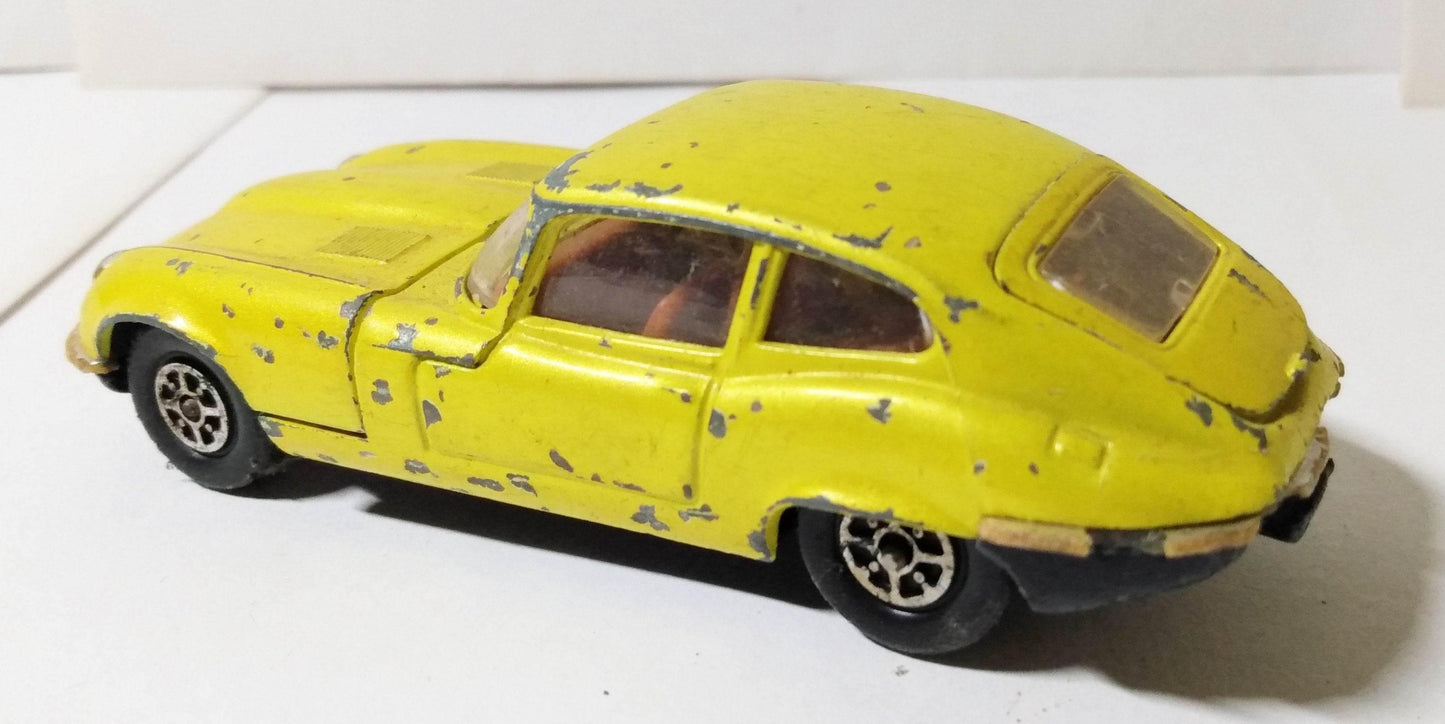 Corgi Toys 374 Jaguar E-Type 2+2 V12 Whizzwheels 1973 - TulipStuff