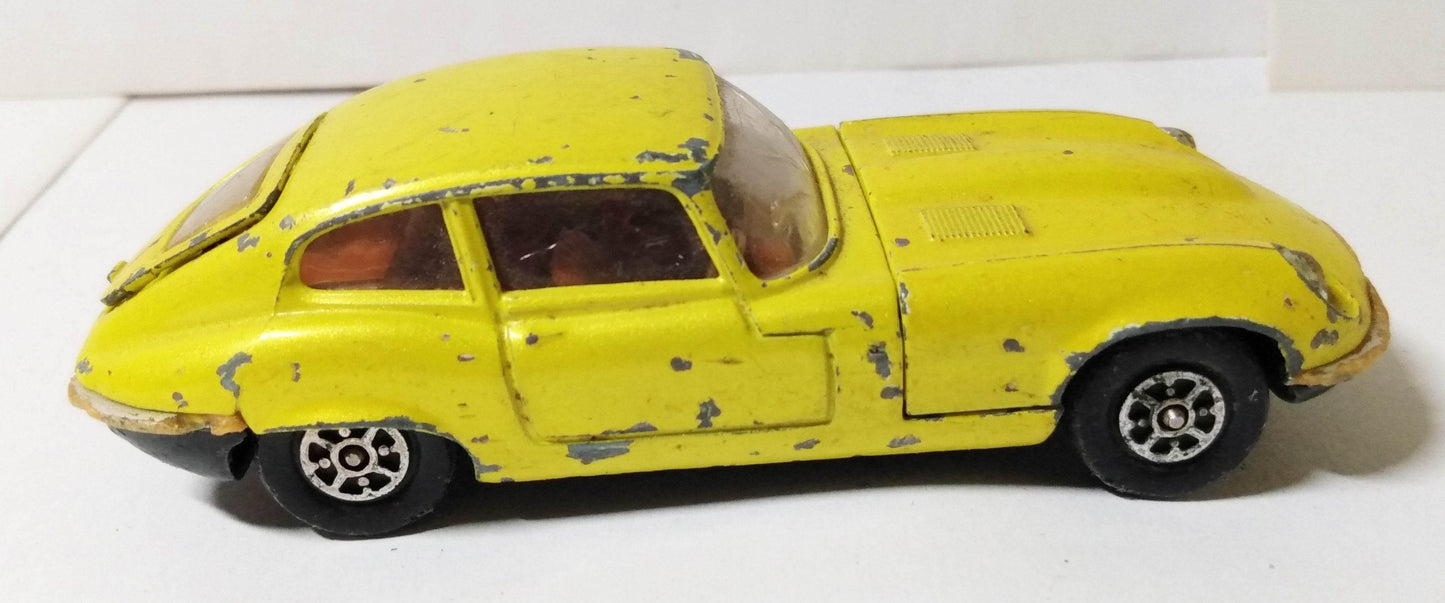 Corgi Toys 374 Jaguar E-Type 2+2 V12 Whizzwheels 1973 - TulipStuff
