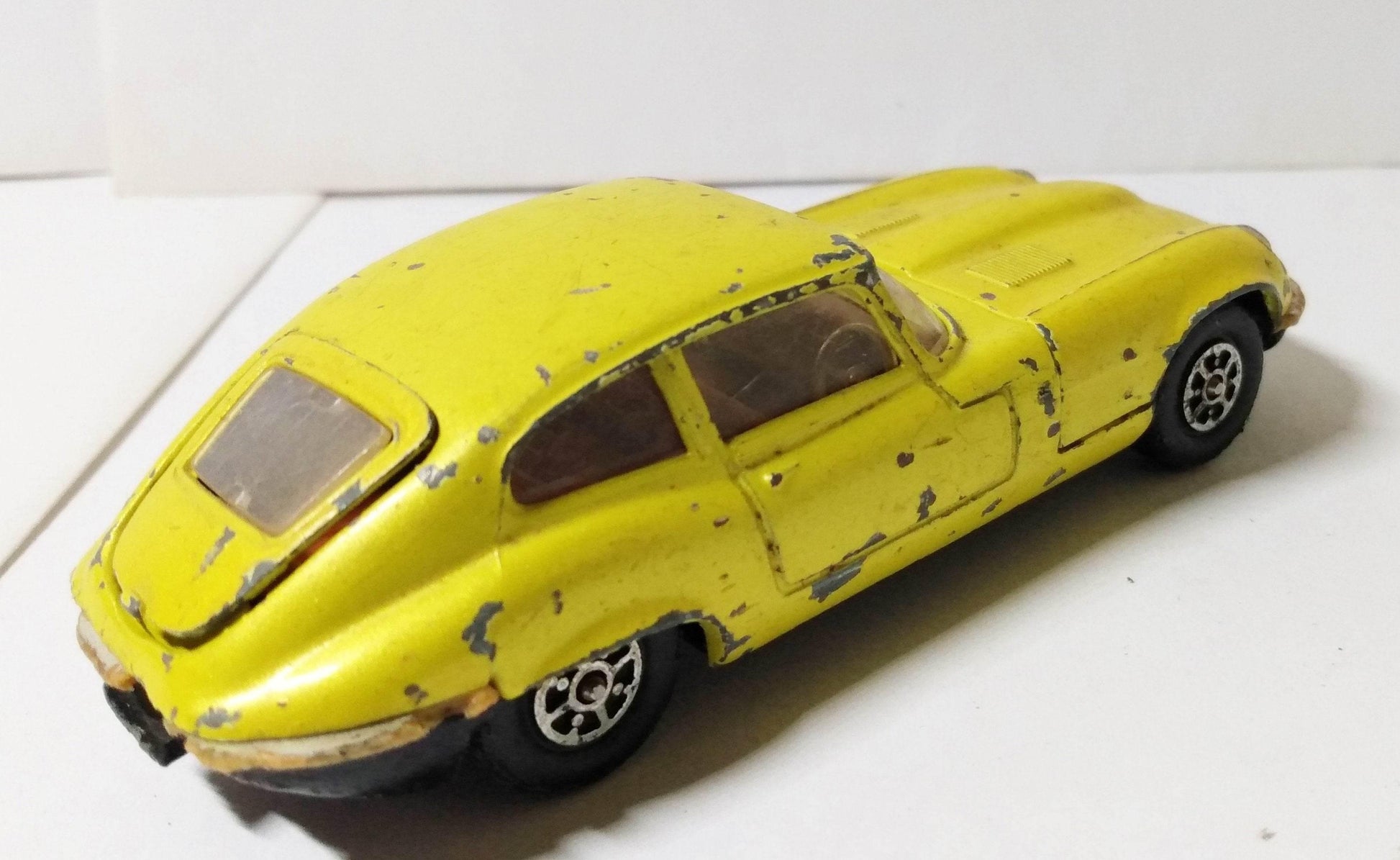 Corgi Toys 374 Jaguar E-Type 2+2 V12 Whizzwheels 1973 - TulipStuff