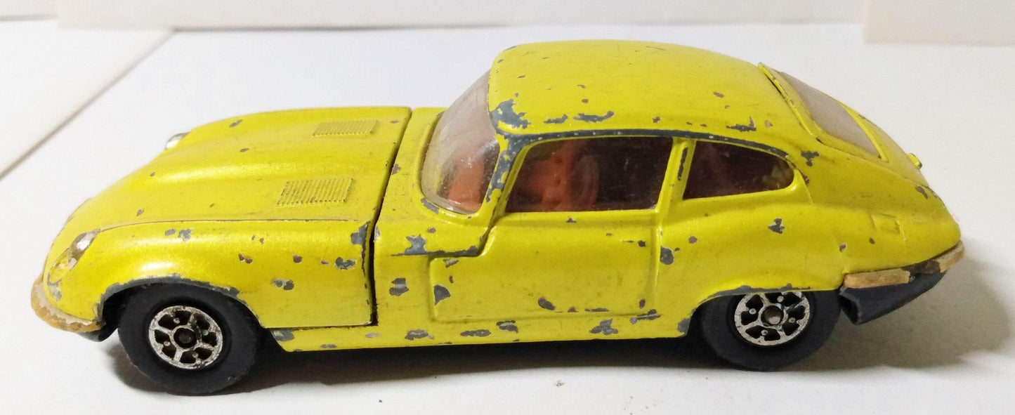 Corgi Toys 374 Jaguar E-Type 2+2 V12 Whizzwheels 1973 - TulipStuff