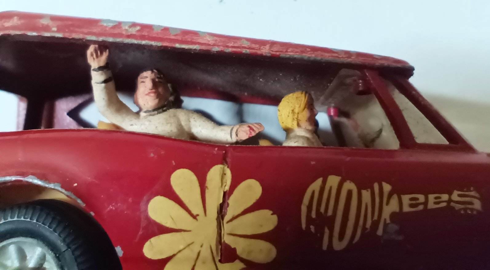 Corgi Toys 277 The Monkees Monkeemobile w/4 Figures 1968 - TulipStuff