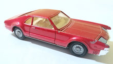 Load image into Gallery viewer, Corgi Toys 276 Oldsmobile Toronado Red Golden Jacks 1/43 1968 - TulipStuff
