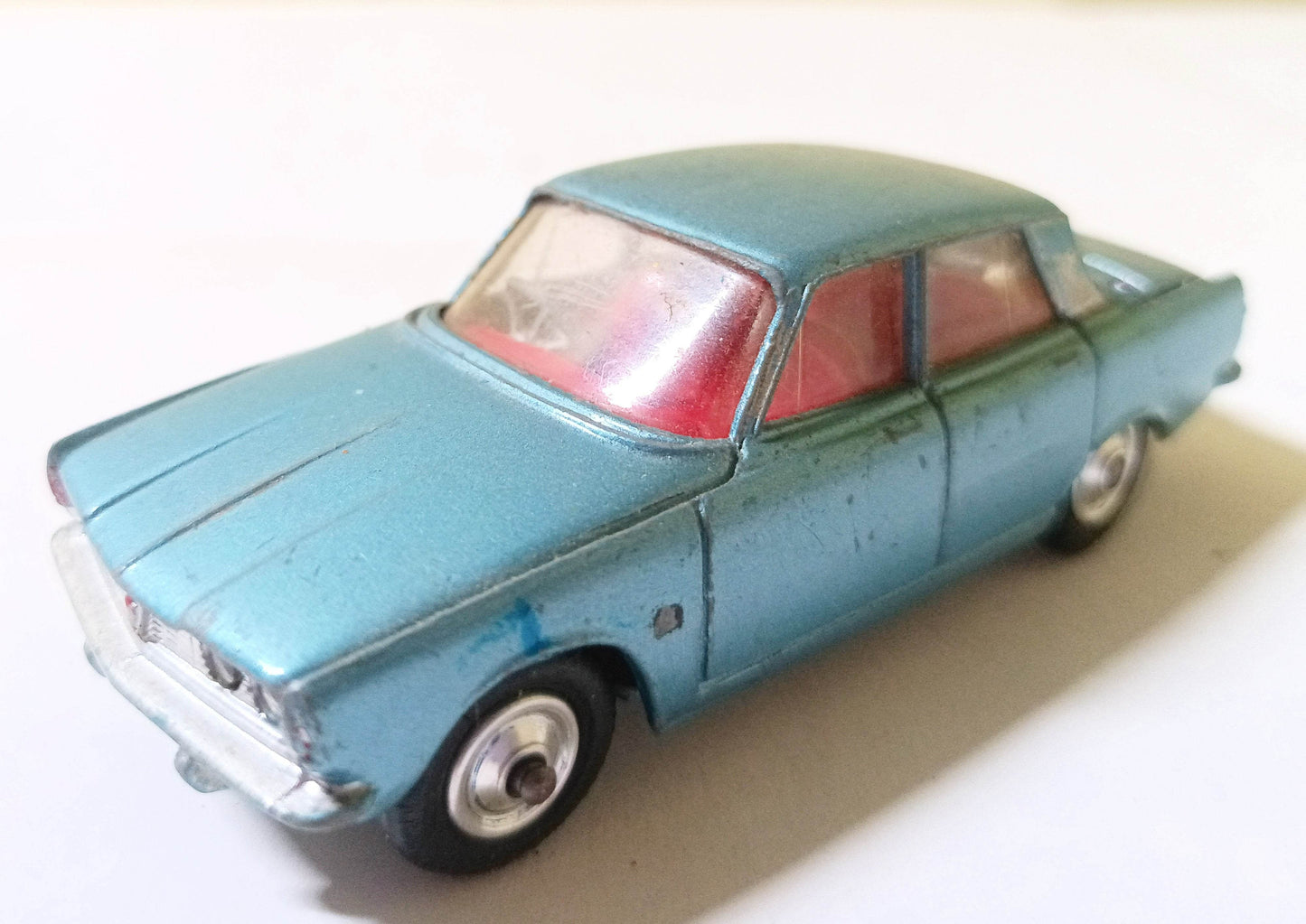 Corgi 252 Rover 2000 P6 4-Door Saloon Car Great Britain 1963 - TulipStuff