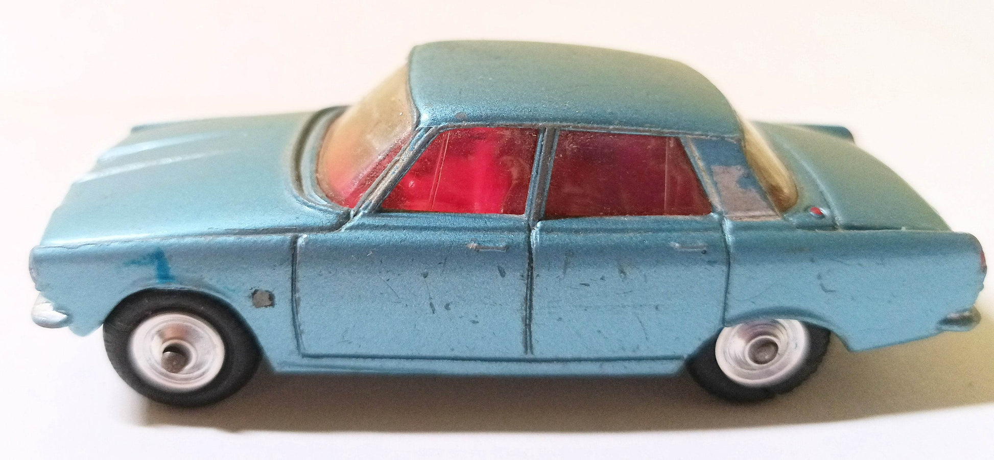 Corgi 252 Rover 2000 P6 4-Door Saloon Car Great Britain 1963 - TulipStuff