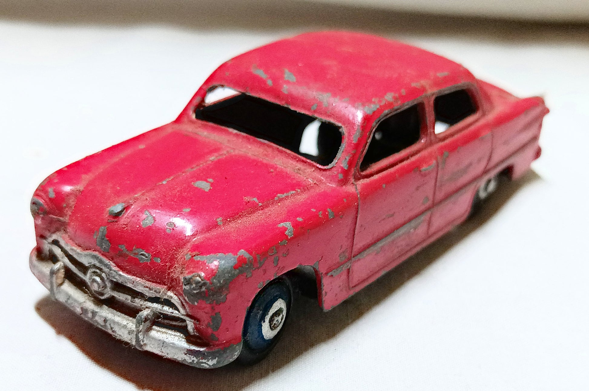Dinky Toys 139a Ford Fordor Sedan Red England 1949 - TulipStuff
