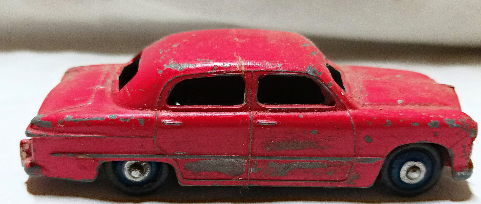 Dinky Toys 139a Ford Fordor Sedan Red England 1949 - TulipStuff