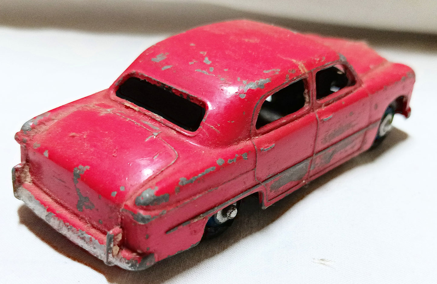 Dinky Toys 139a Ford Fordor Sedan Red England 1949 - TulipStuff