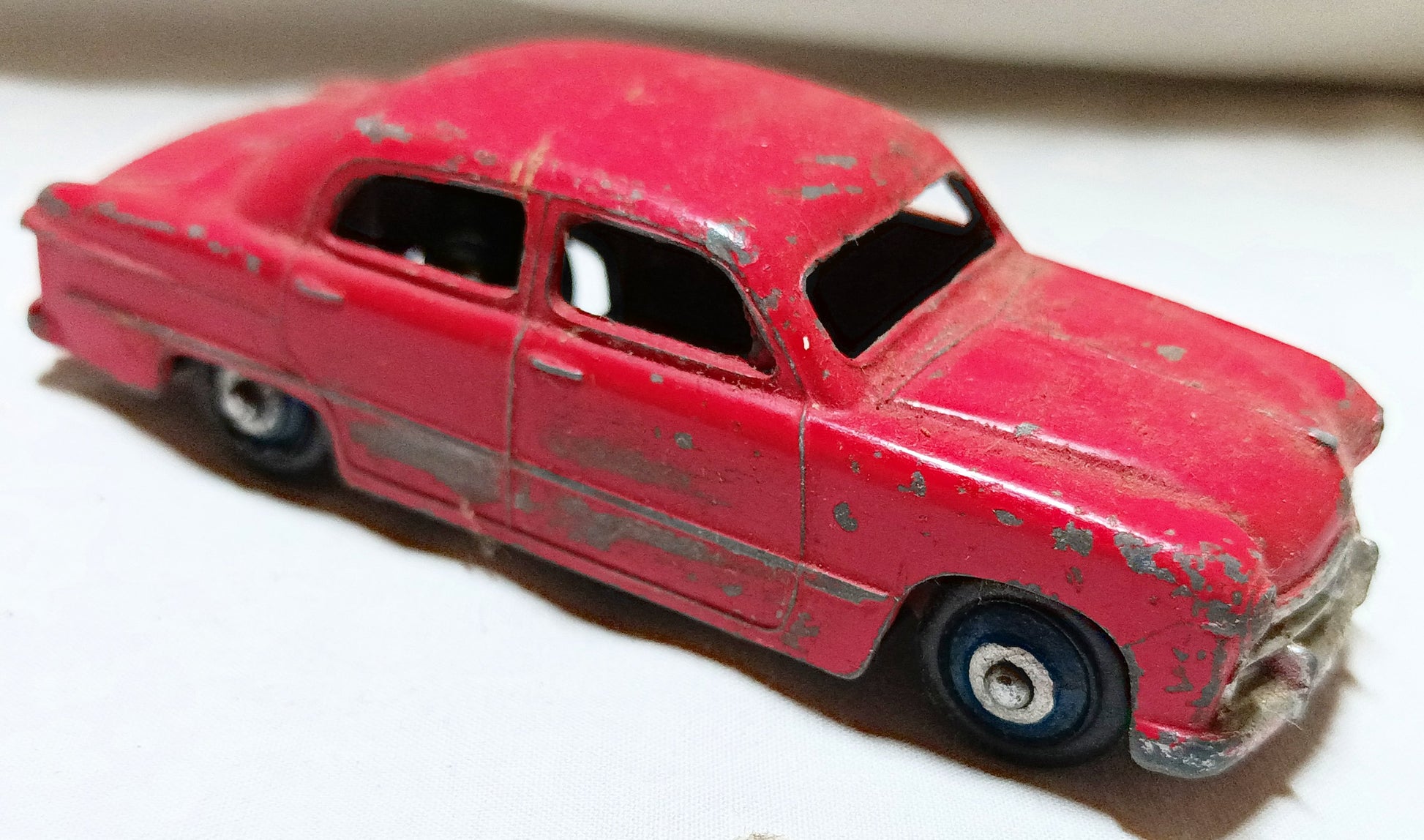 Dinky Toys 139a Ford Fordor Sedan Red England 1949 - TulipStuff