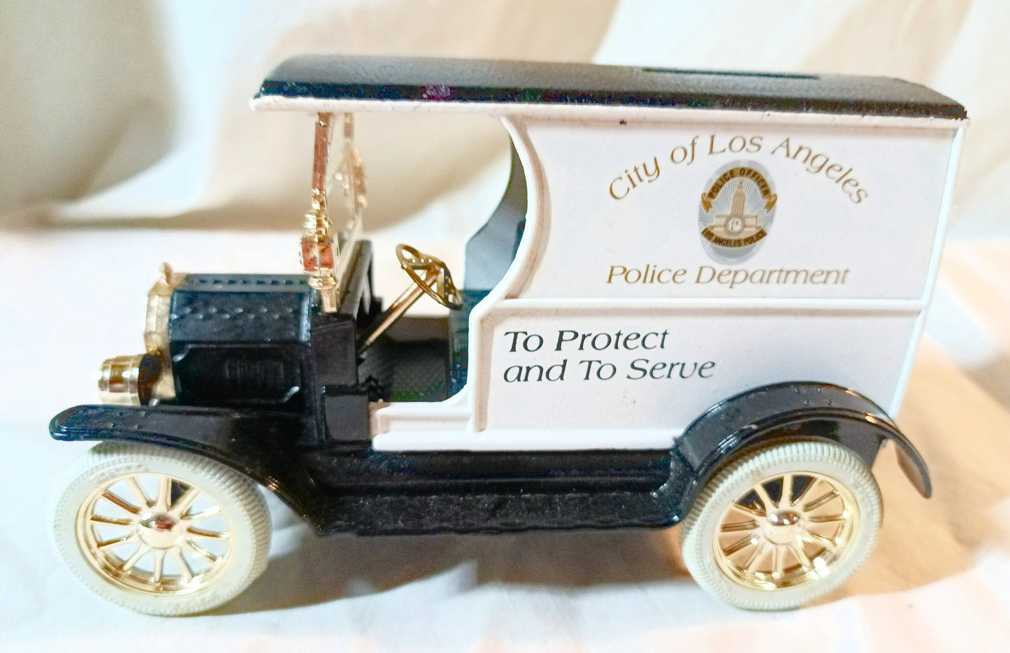 Ertl Los Angeles Police Dept 1912 Ford Model T Truck Bank w/Key 1:25 - TulipStuff
