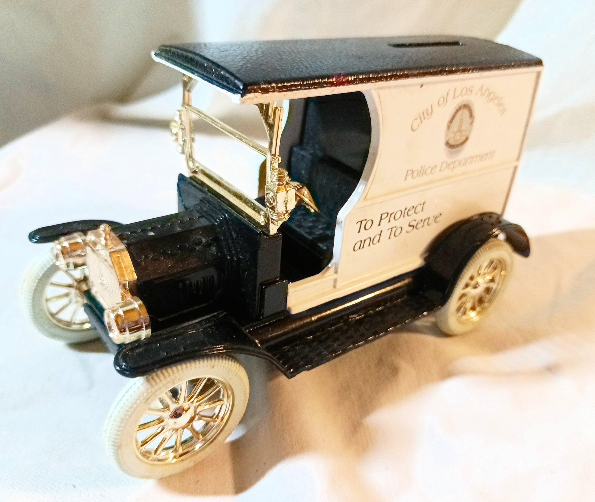 Ertl Los Angeles Police Dept 1912 Ford Model T Truck Bank w/Key 1:25 - TulipStuff