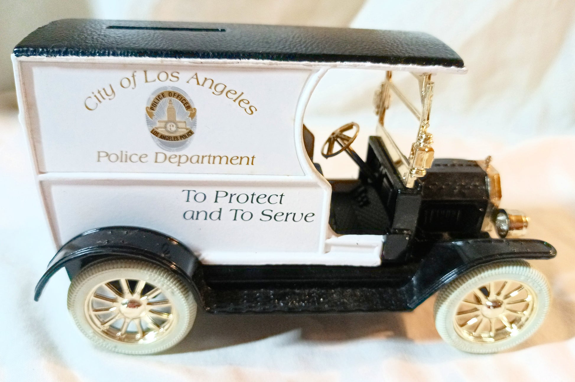 Ertl Los Angeles Police Dept 1912 Ford Model T Truck Bank w/Key 1:25 - TulipStuff