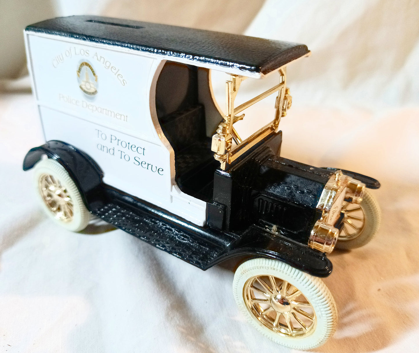 Ertl Los Angeles Police Dept 1912 Ford Model T Truck Bank w/Key 1:25 - TulipStuff