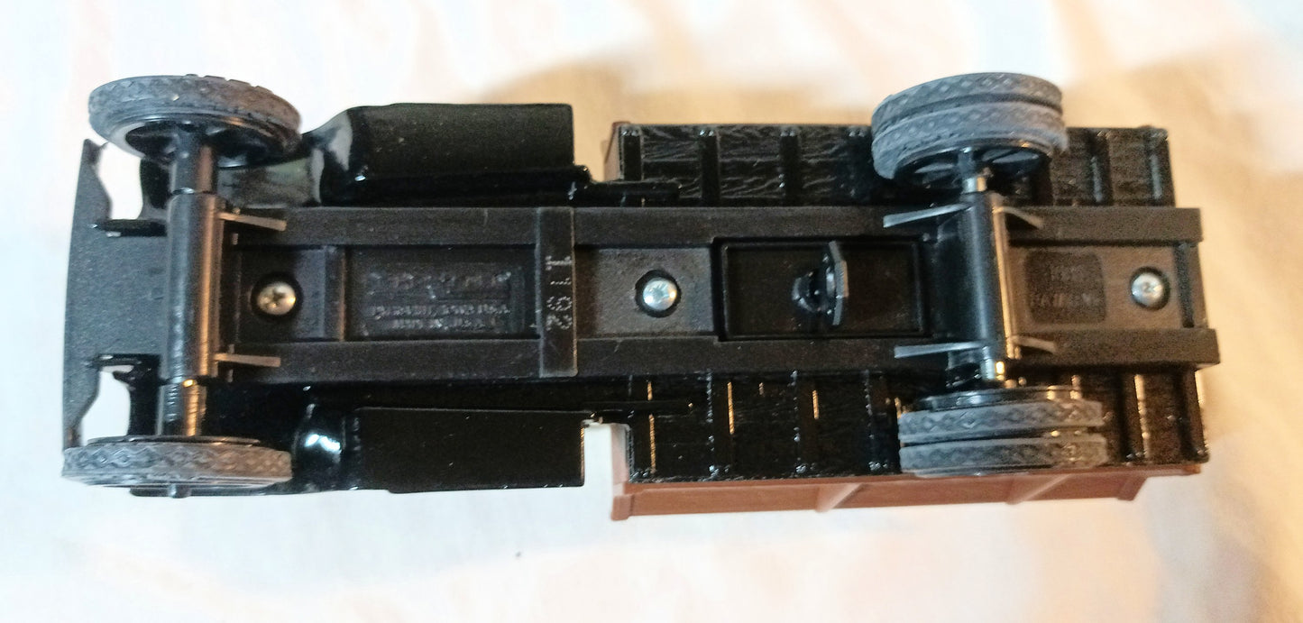 Ertl 9718 Mobiloil Gargoyle 1931 Hawkeye Crate Bank w/Key 1:34 1991 USA - TulipStuff