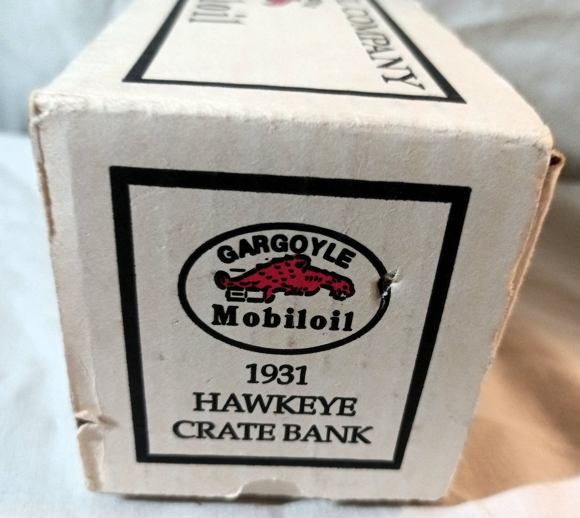 Ertl 9718 Mobiloil Gargoyle 1931 Hawkeye Crate Bank w/Key 1:34 1991 USA - TulipStuff