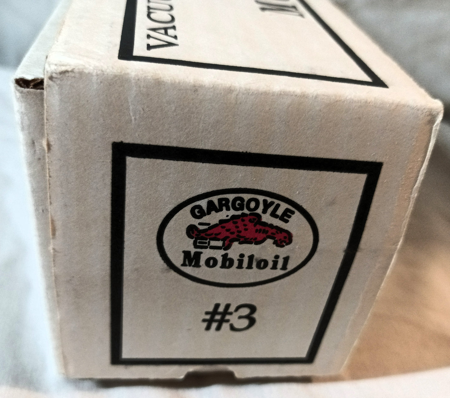 Ertl 9718 Mobiloil Gargoyle 1931 Hawkeye Crate Bank w/Key 1:34 1991 USA - TulipStuff