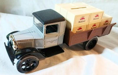 Ertl 9718 Mobiloil Gargoyle 1931 Hawkeye Crate Bank w/Key 1:34 1991 USA - TulipStuff