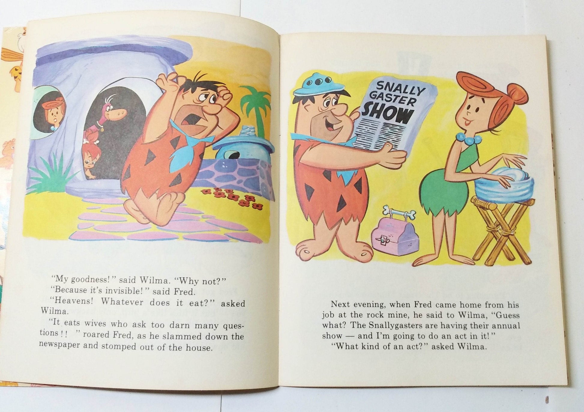 Fred Flintstone And The Snallygaster Show Hanna-Barbera Durabook 1972 - TulipStuff