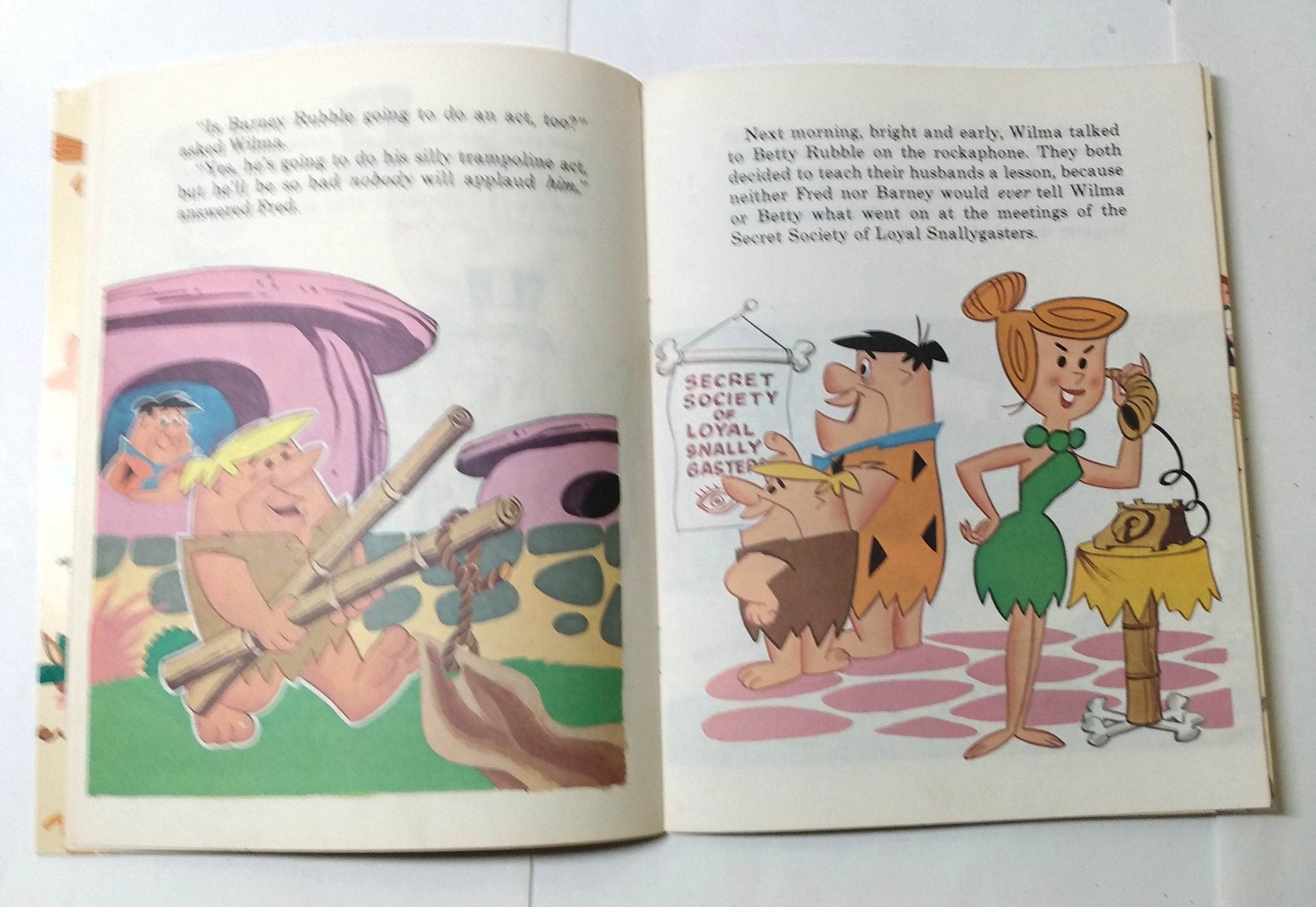 Fred Flintstone And The Snallygaster Show Hanna-Barbera Durabook 1972 - TulipStuff
