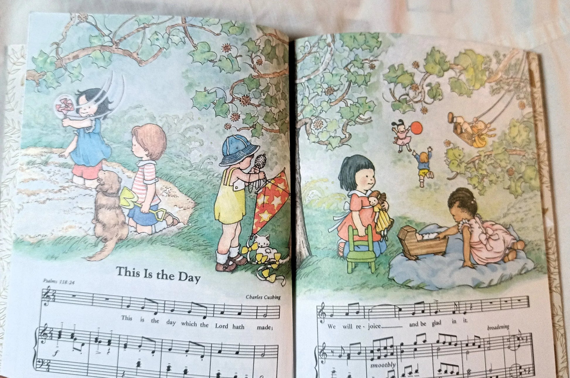 The Little Golden Book Of Hymns Frances Score Mitchell 1985 - TulipStuff