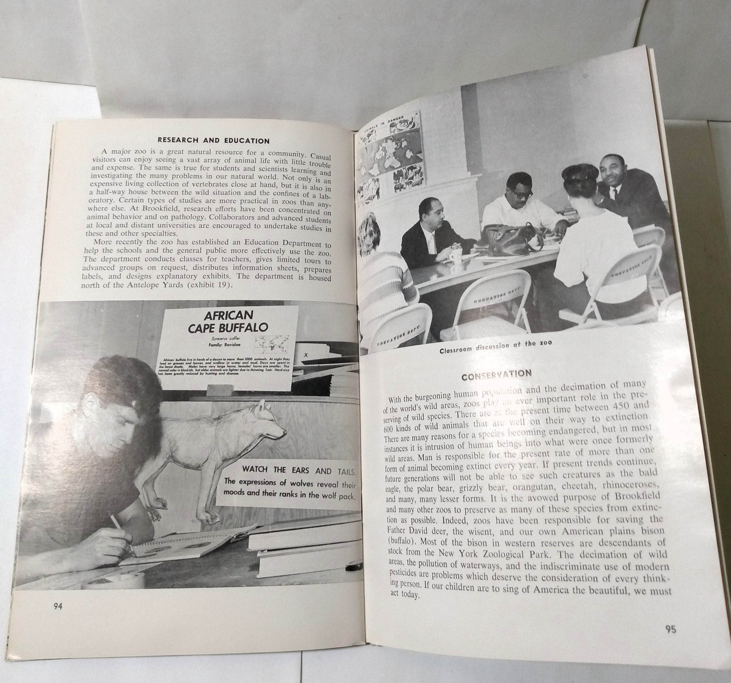 Brookfield Zoo Official Guide Book Chicago Zoological Park 1968 - TulipStuff
