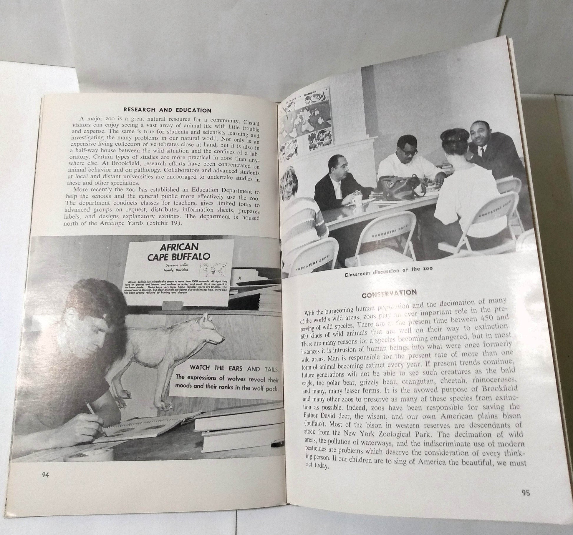 Brookfield Zoo Official Guide Book Chicago Zoological Park 1968 - TulipStuff