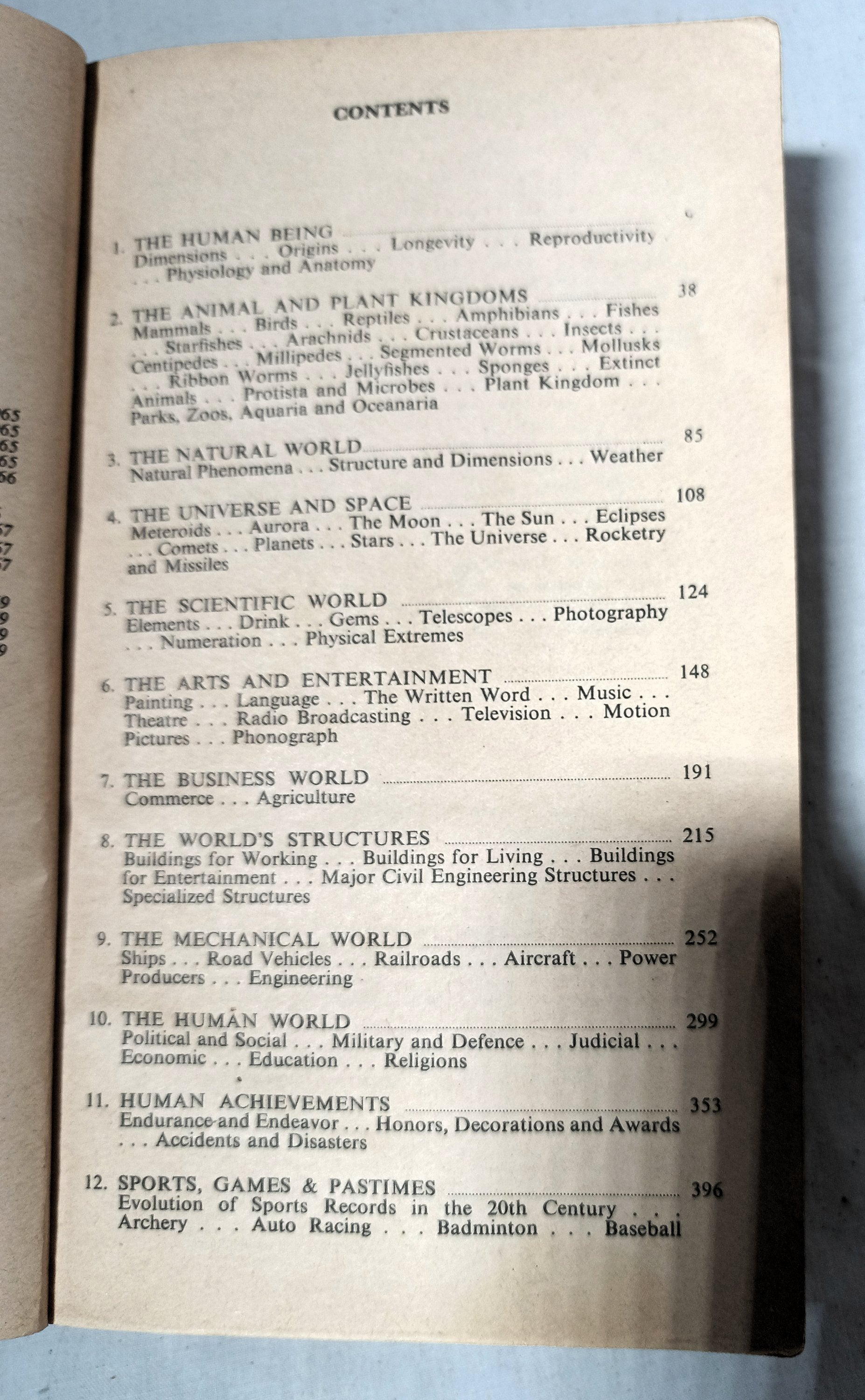 Guinness Book Of World Records 9th Edition Bantam 1970 - TulipStuff
