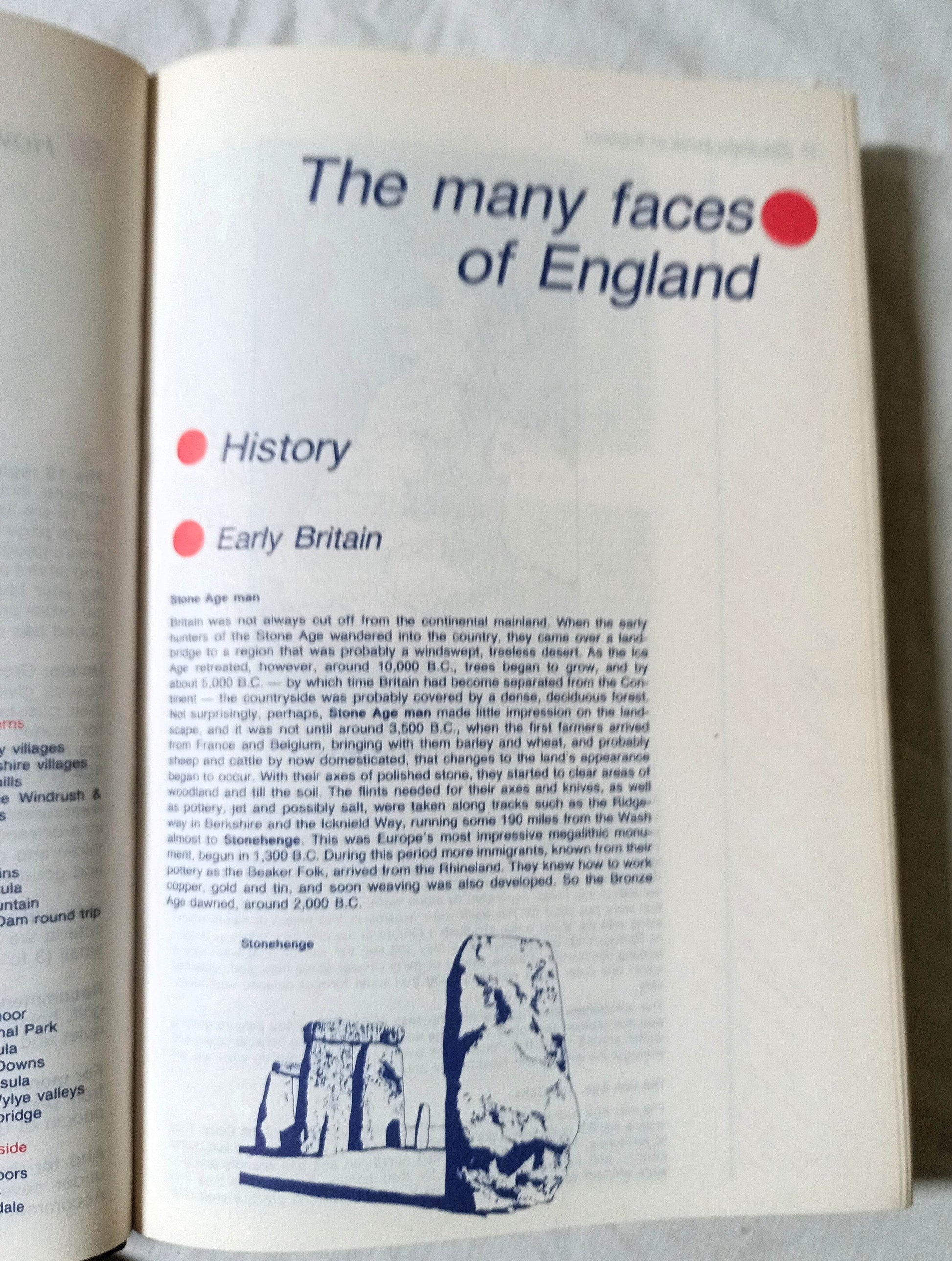 The Hachette Guide To Great Britain Pantheon Books 1988 - TulipStuff