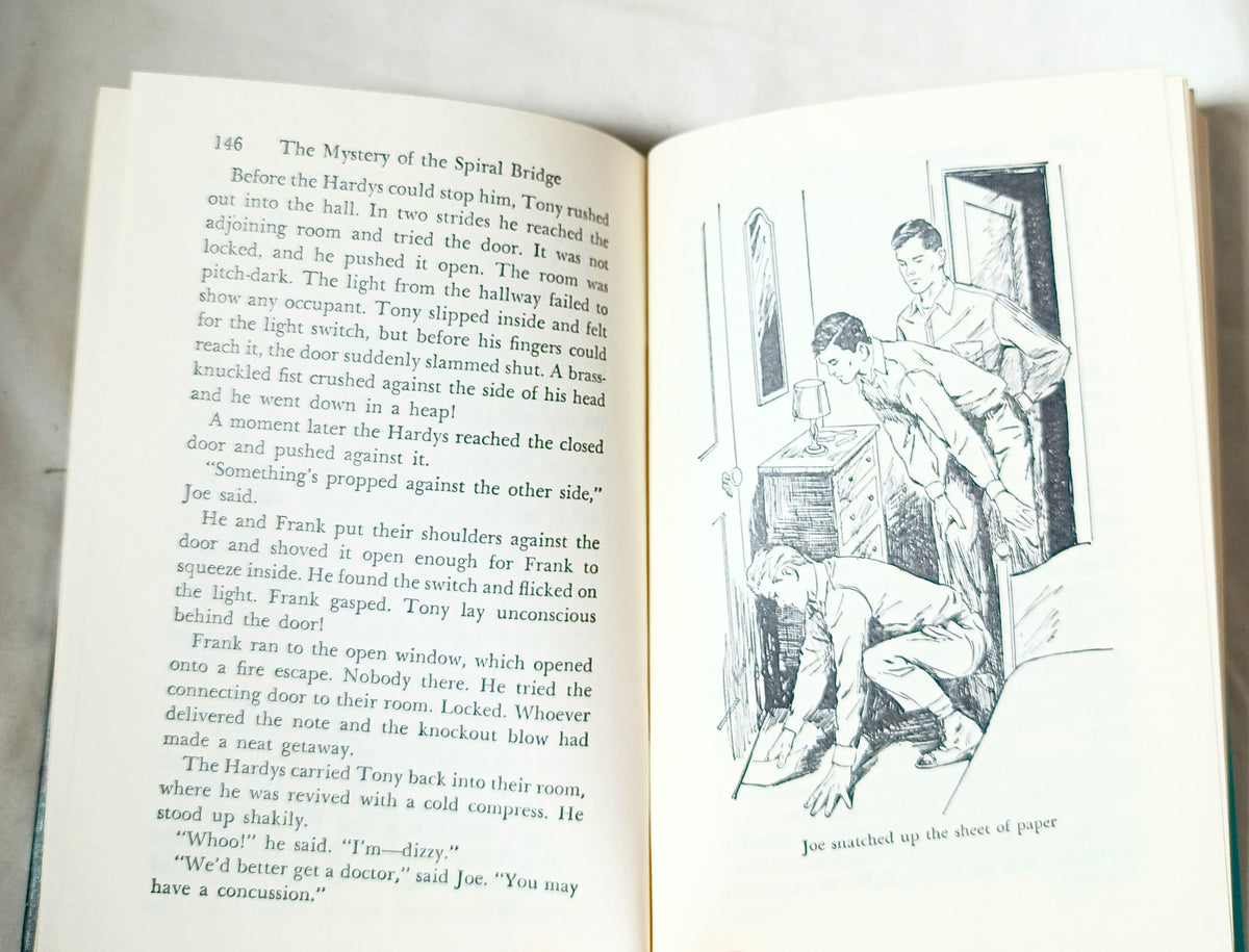 The Hardy Boys #45 The Mystery Of The Spiral Bridge Franklin W Dixon 1973 - TulipStuff